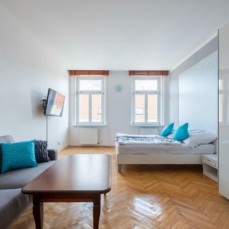 Bright Apartment Few Steps From Centre Prága Kültér fotó